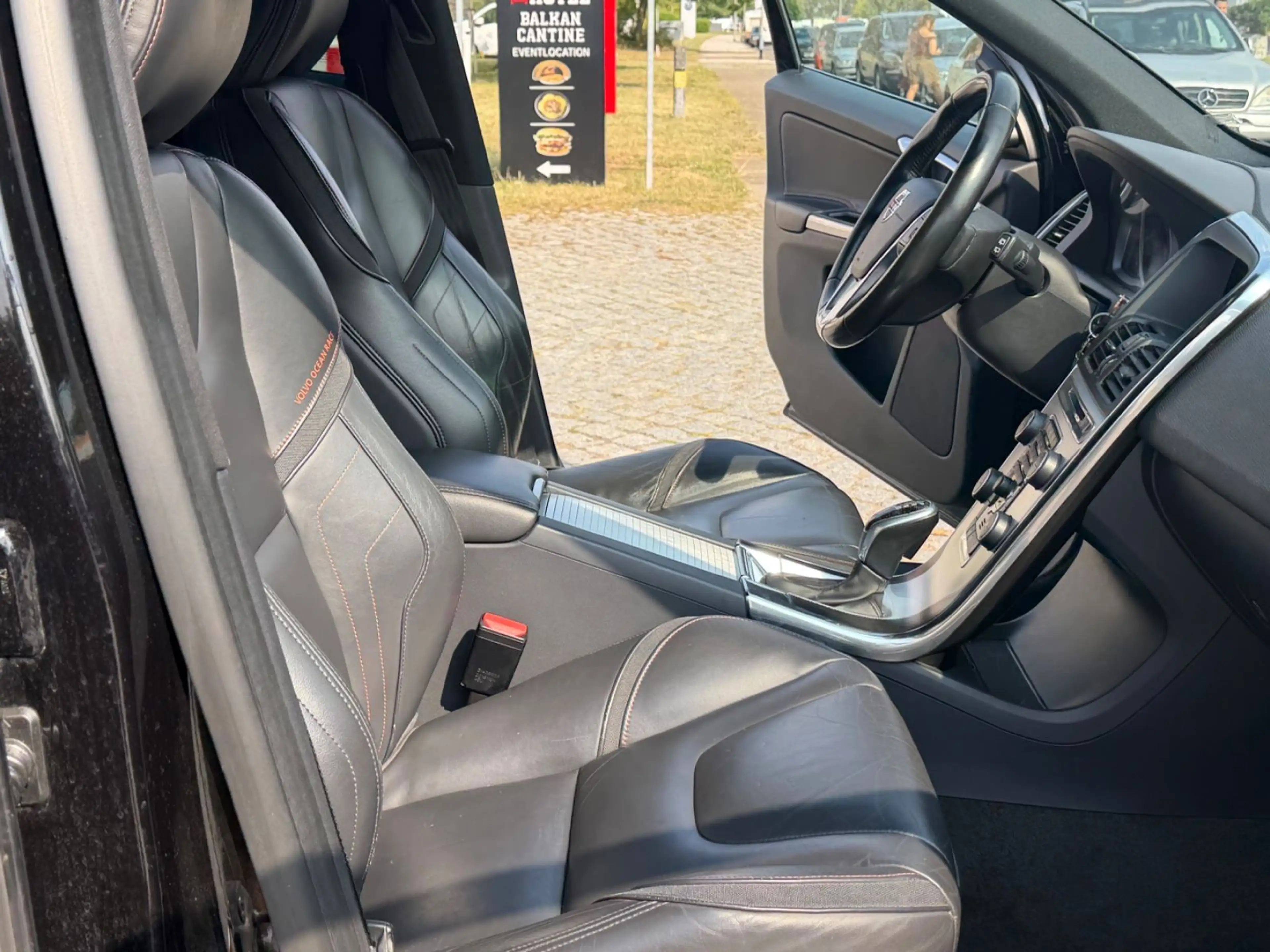 Volvo XC60 Ocean Race*Leder*AHK*Alu*Navi*Euro6 — photo 19