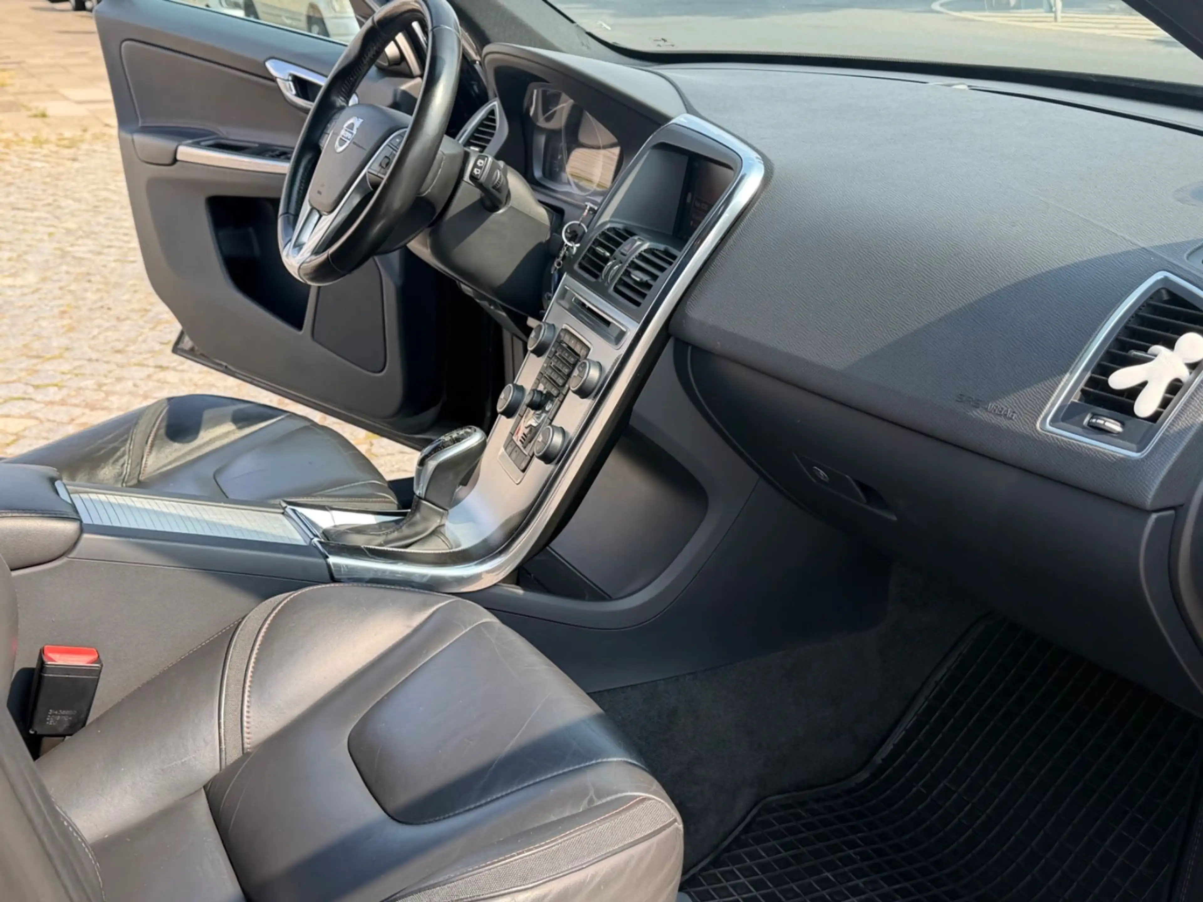 Volvo XC60 Ocean Race*Leder*AHK*Alu*Navi*Euro6 — photo 18