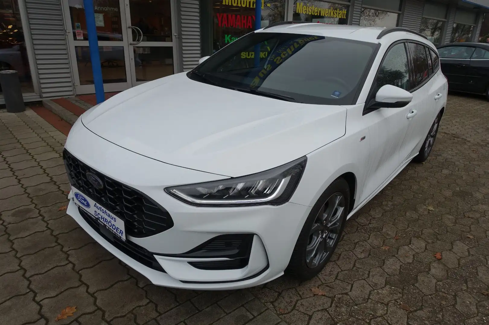Ford Focus Turnier ST-Line / Neues Modell Weiß - 2