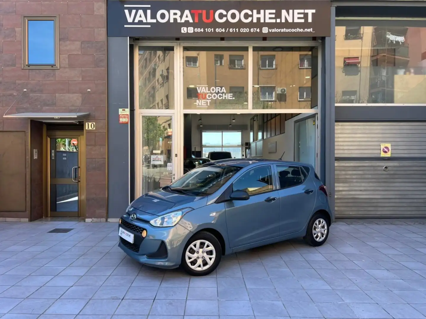 Hyundai i10 1.0 Tecno Plus Gris - 1