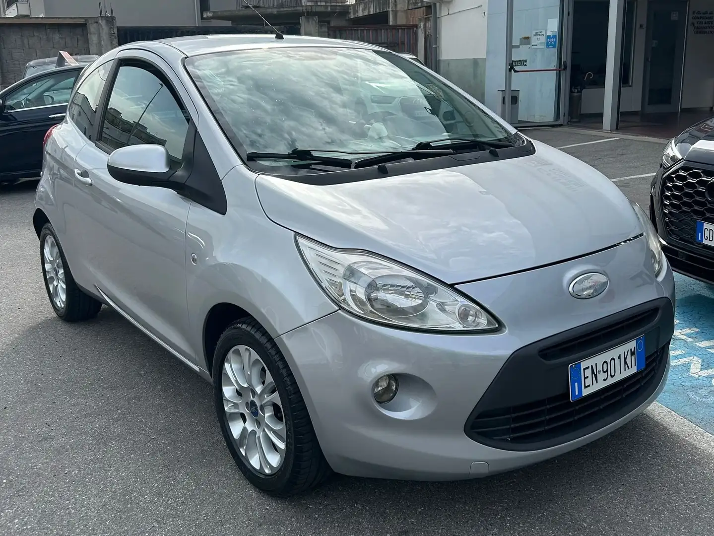 Ford Ka/Ka+ Ka 1.3 tdci + 75cv Gris - 1