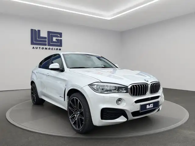 BMW X6 view 3