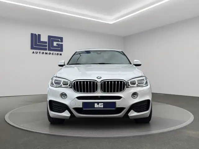 BMW X6 view 2