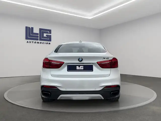 BMW X6 view 5