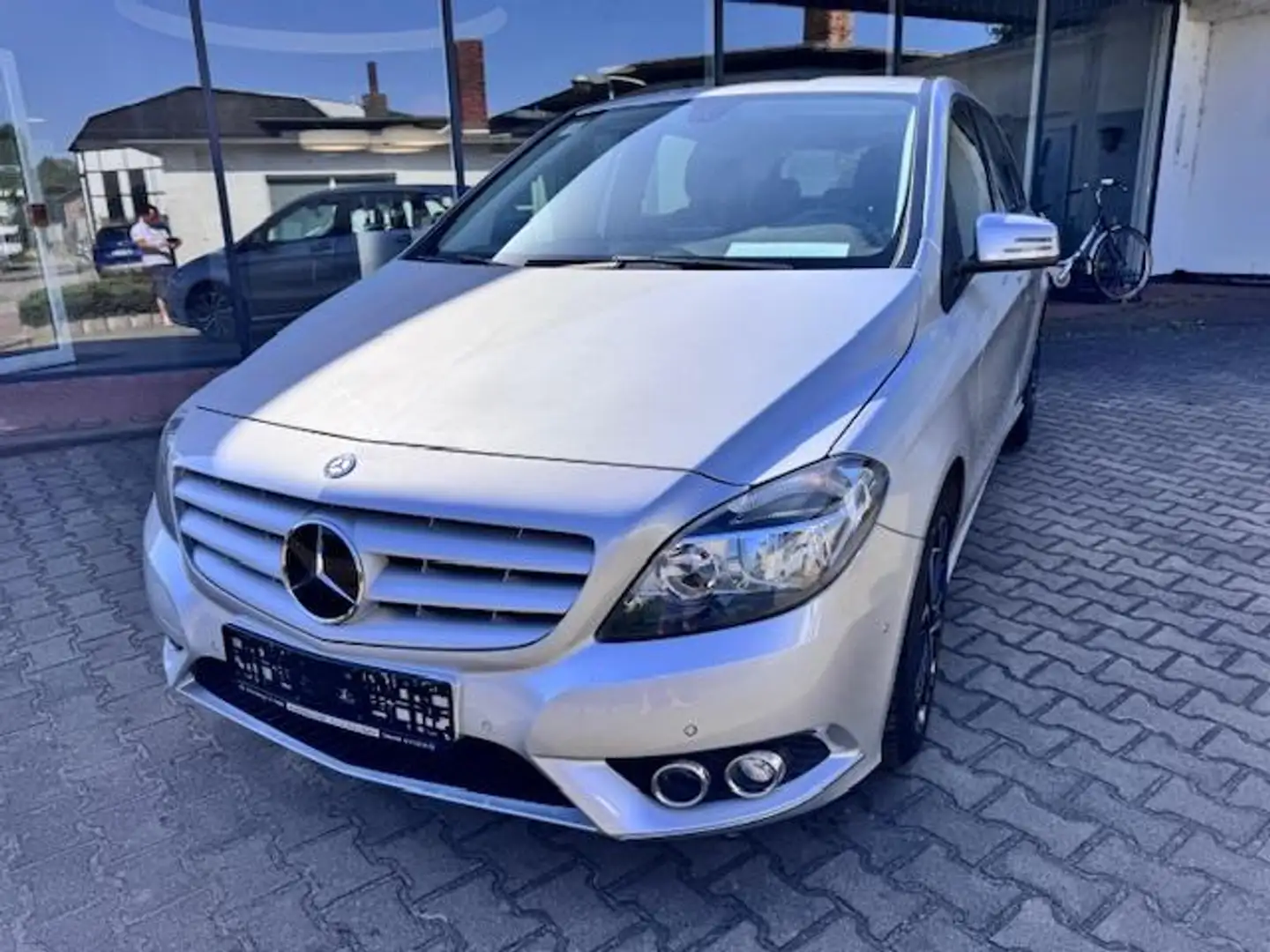 Mercedes-Benz B 180 BLUEEFFICIENCY, NAVI, AHK, ALLWETTERREIFEN - 1