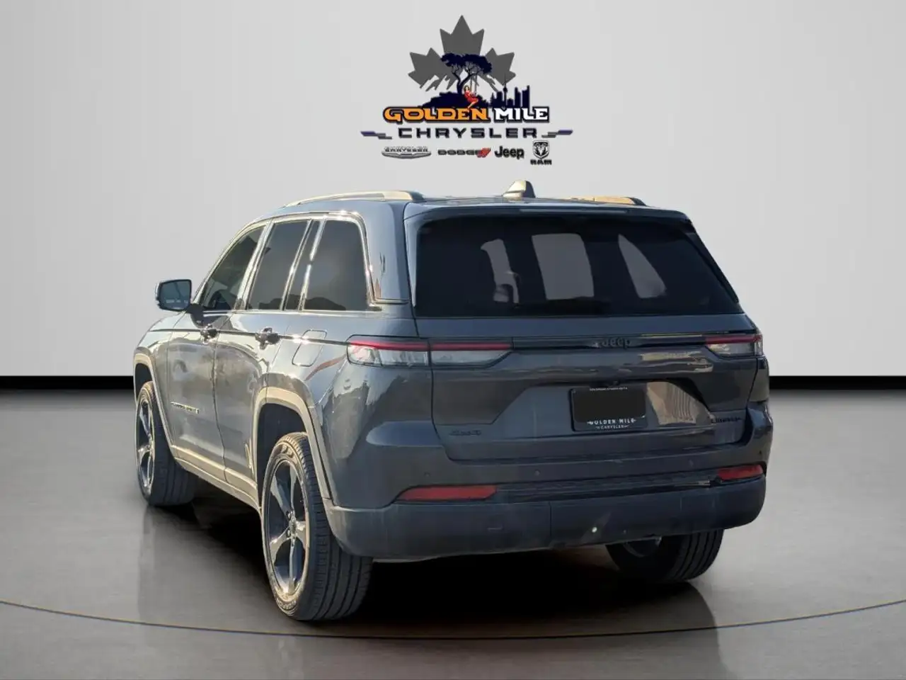 Jeep Grand Cherokee снимка Jeep Grand Cherokee