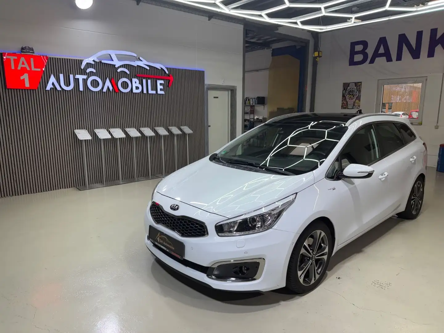 Kia Ceed SW / cee'd SW Platinum Pano Navi Kamera PDC Weiß - 1