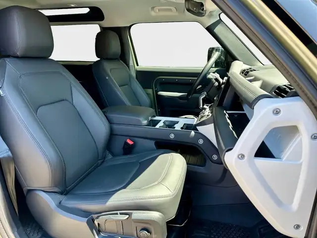 Land Rover Defender view 3