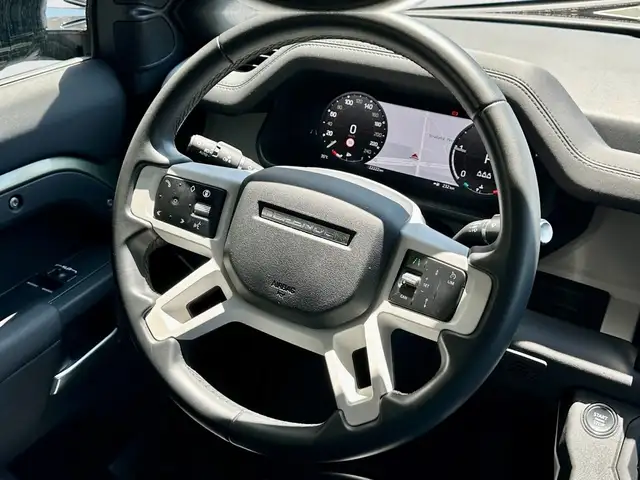Land Rover Defender view 10