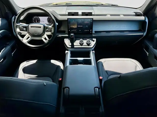 Land Rover Defender view 4