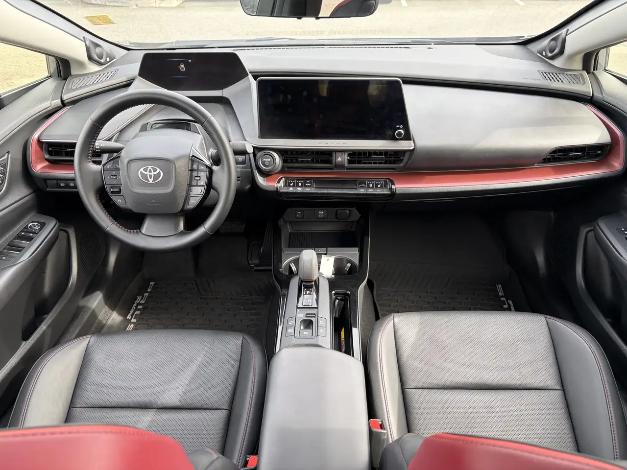 Toyota Prius Prime снимка Toyota Prius Prime