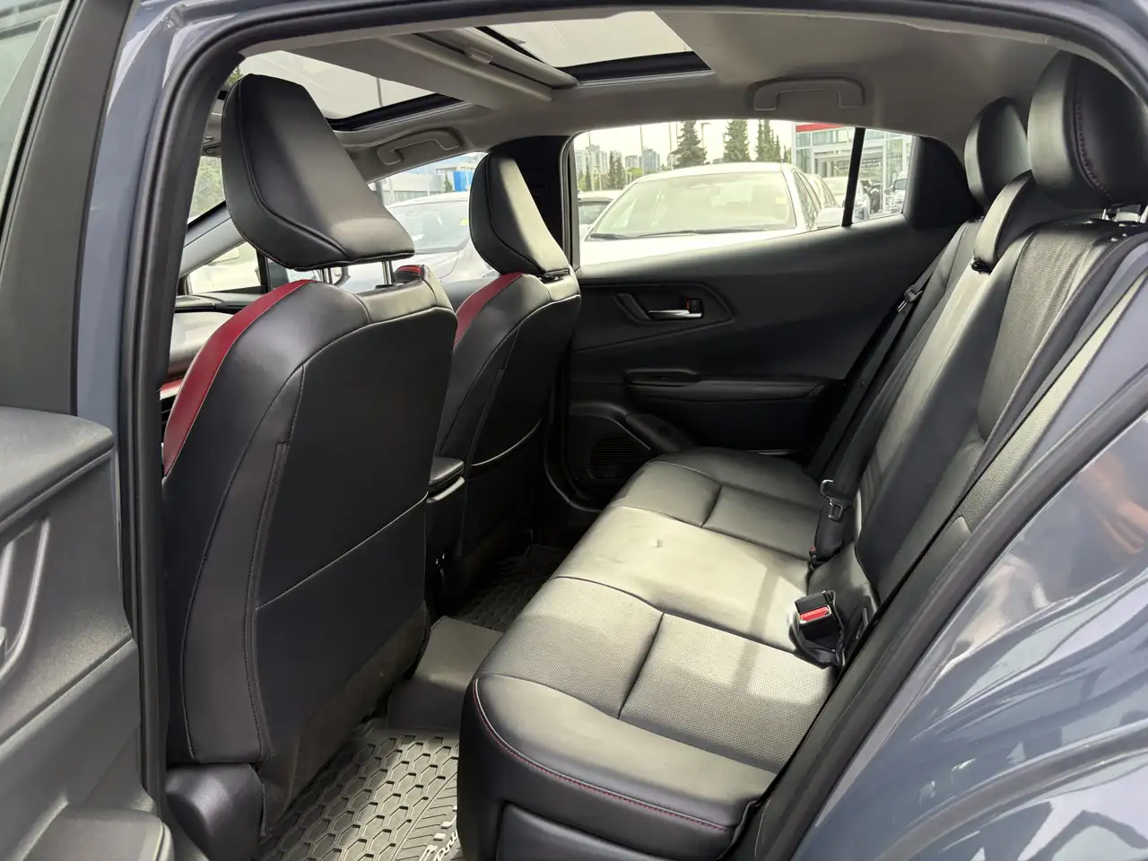 Toyota Prius Prime снимка Toyota Prius Prime