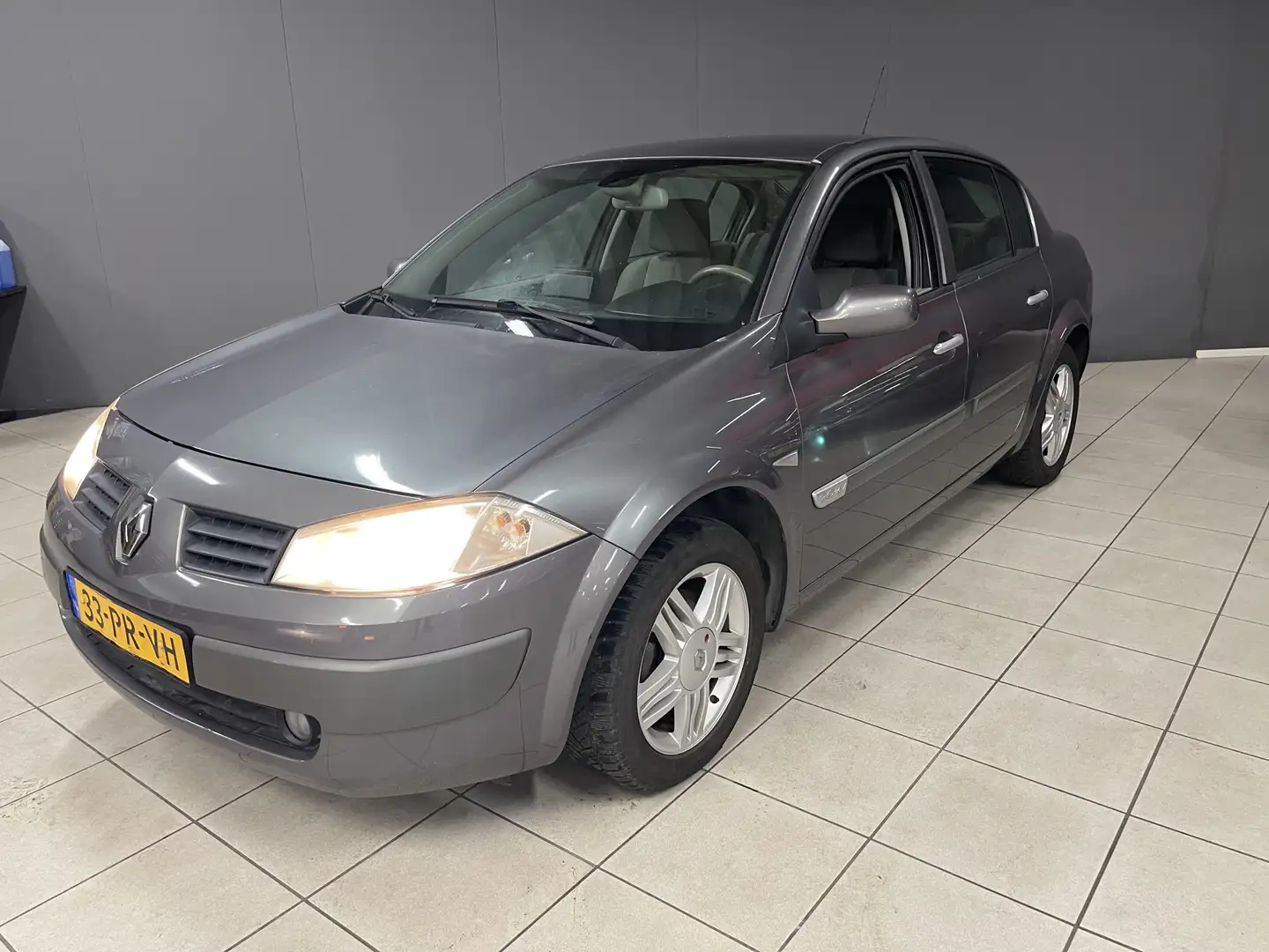 Renault Megane 2.0-16V Privilège Luxe Climat Control - Cruise Con Grijs - 1
