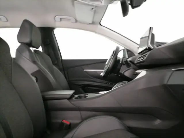 Peugeot 3008 view 6