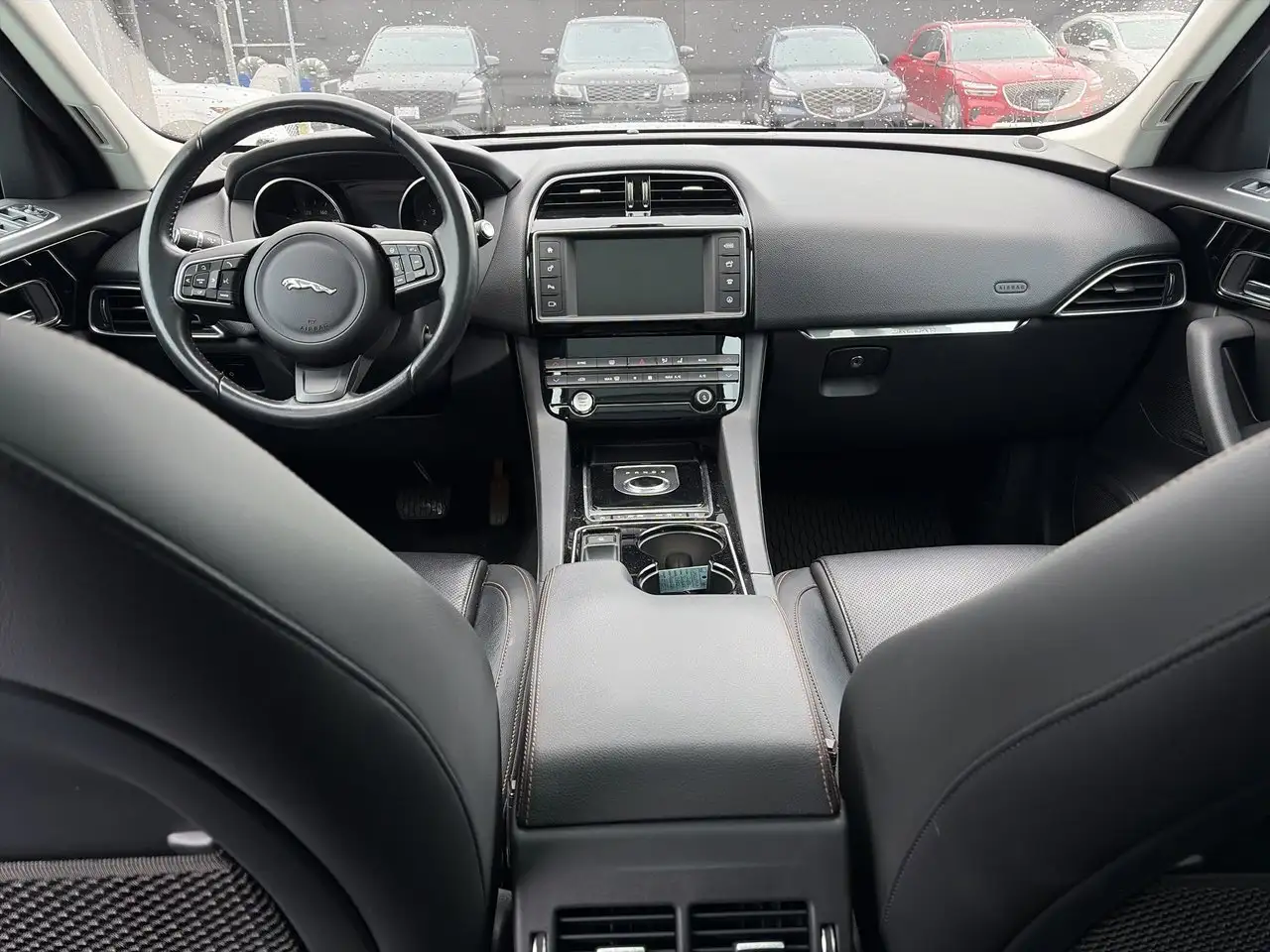 Jaguar F-Pace снимка Jaguar F-Pace