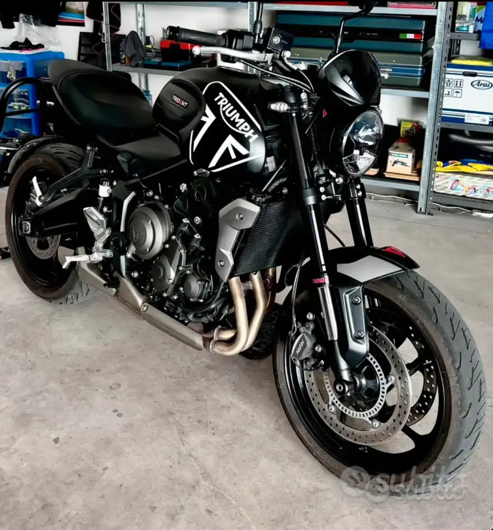 Triumph Trident 660 Matt Black Noir - 1