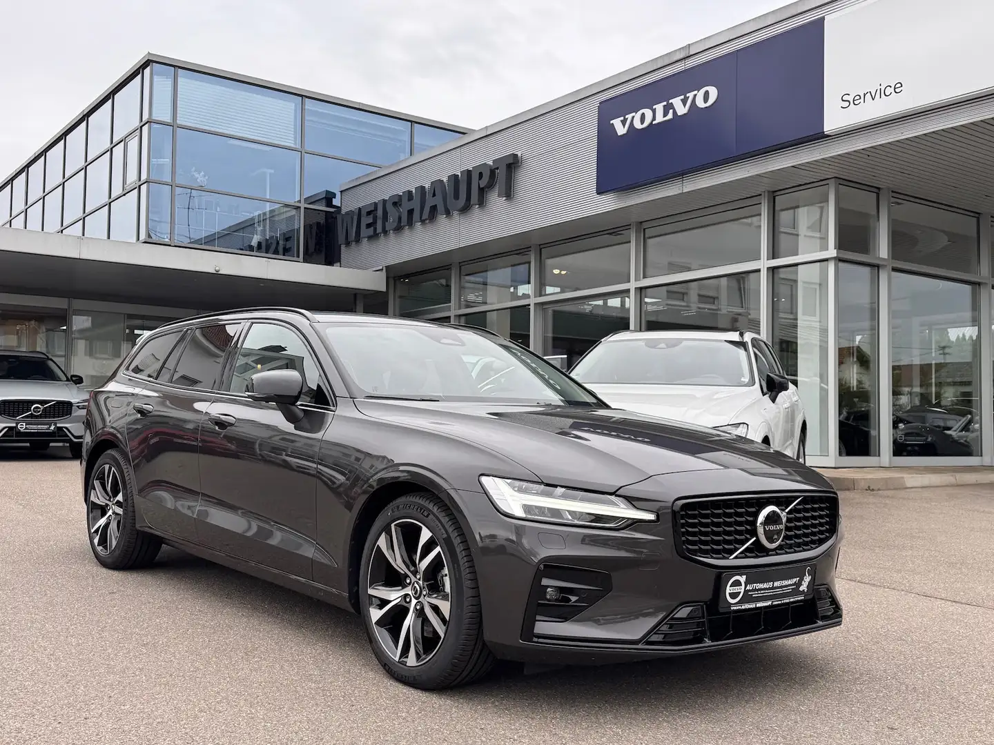 Volvo V60 B4*Plus Dark*NP  59.500*ACC*BLIS*H&K*360°* Grau - 1