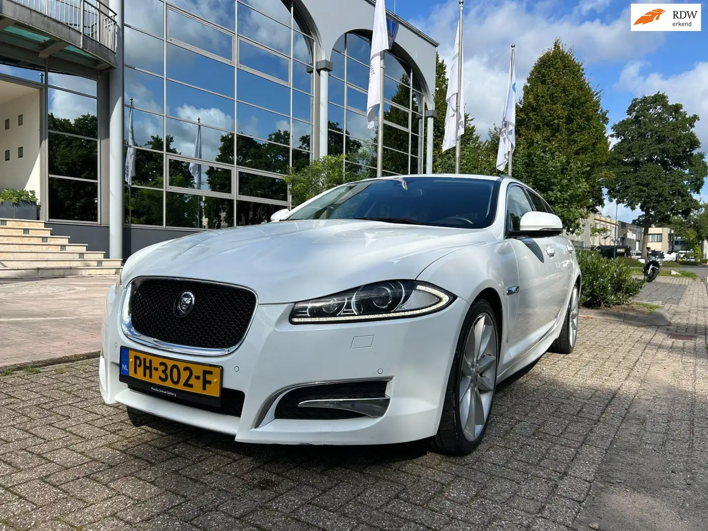 Jaguar XF Sportbrake 3.0D Premium aut /leer/20 inch /apk Weiß - 1