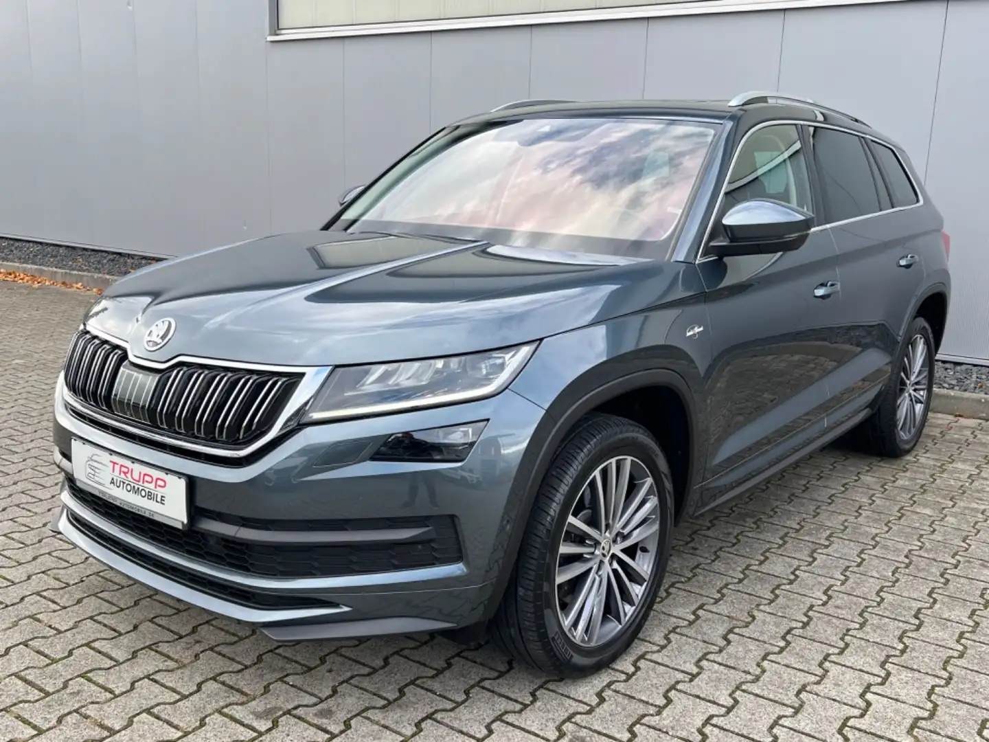 Skoda Kodiaq L&K 4x4/LED/AHK/STANDH/360°/4xSHZ/PANO Grau - 2
