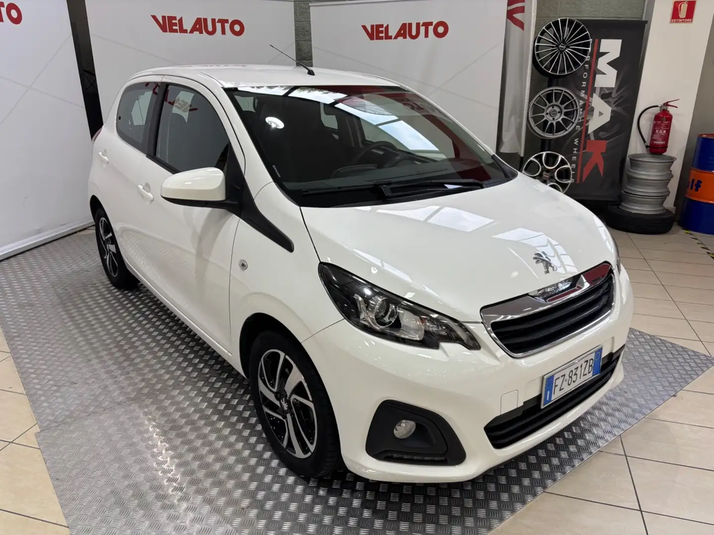 Peugeot 108 VTi 72 S&S 5 porte Active Bianco - 2