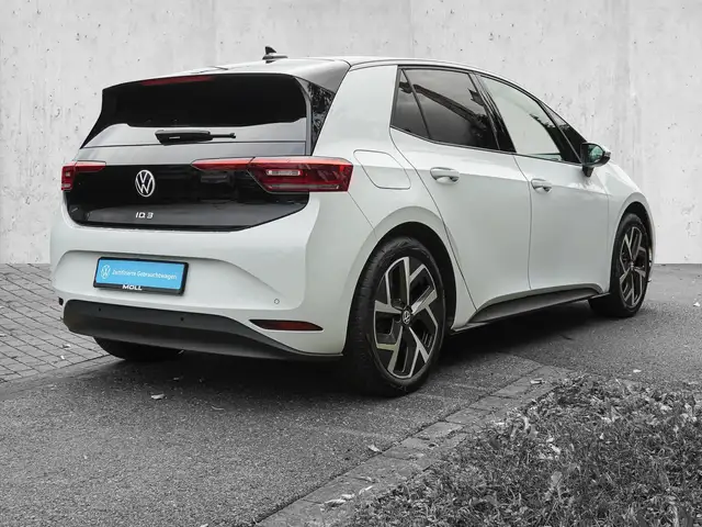 Volkswagen Id.3 view 4