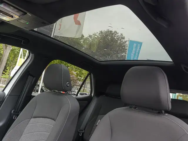 Volkswagen Id.3 view 8