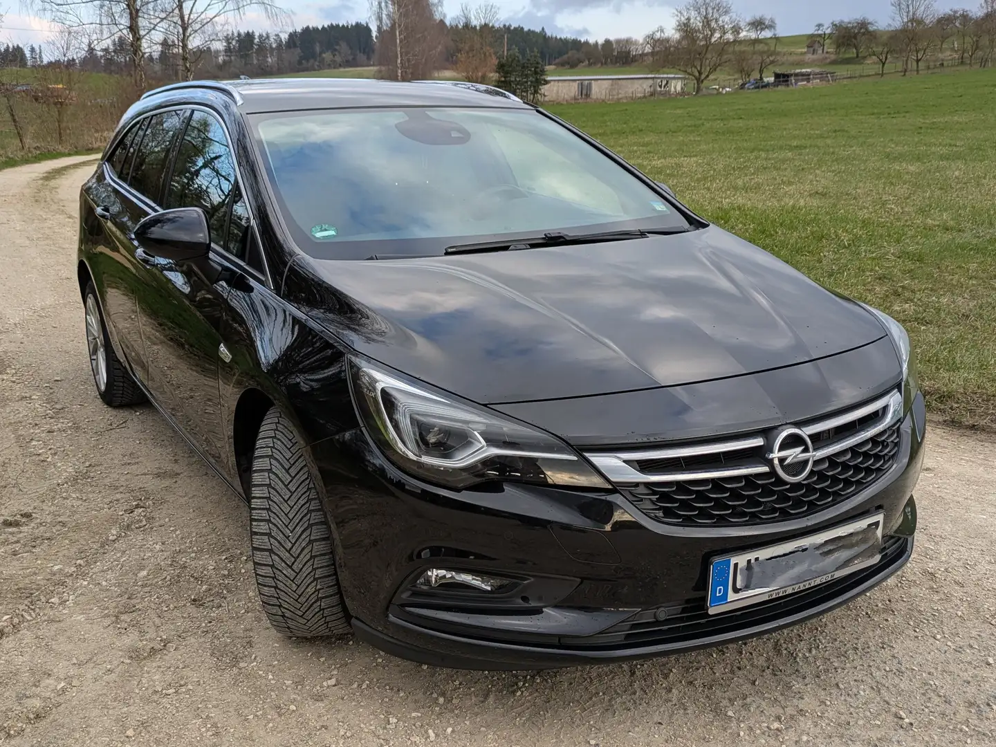 Opel Astra Astra 1.6 D (CDTI) Automatik Sports Tourer Innovat Černá - 1