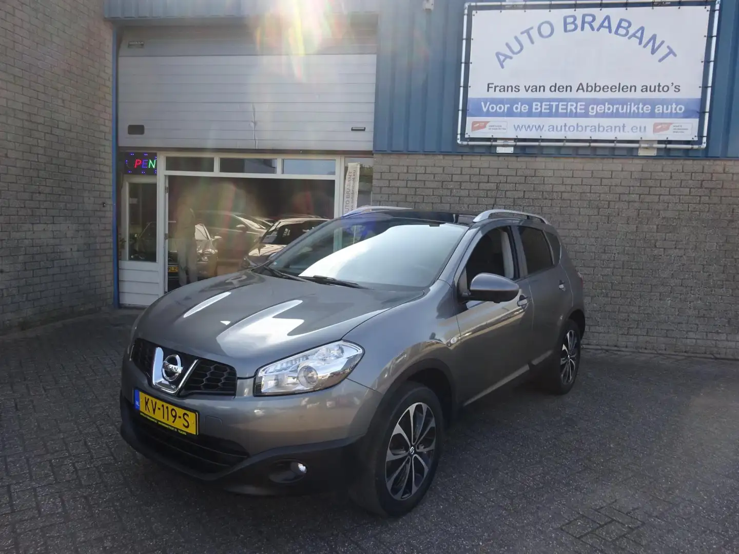 Nissan Qashqai 2.0 Connect Edition Grijs - 1