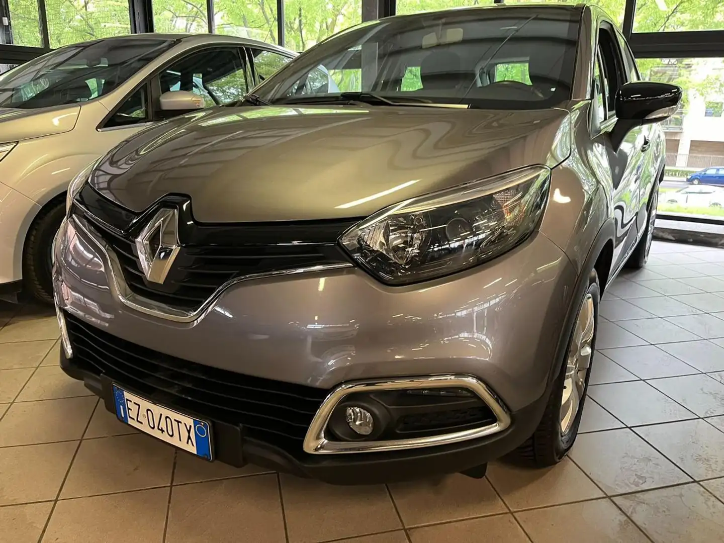 Renault Captur 0.9 TCe 90 CV prezzo vero in contanti Gris - 1