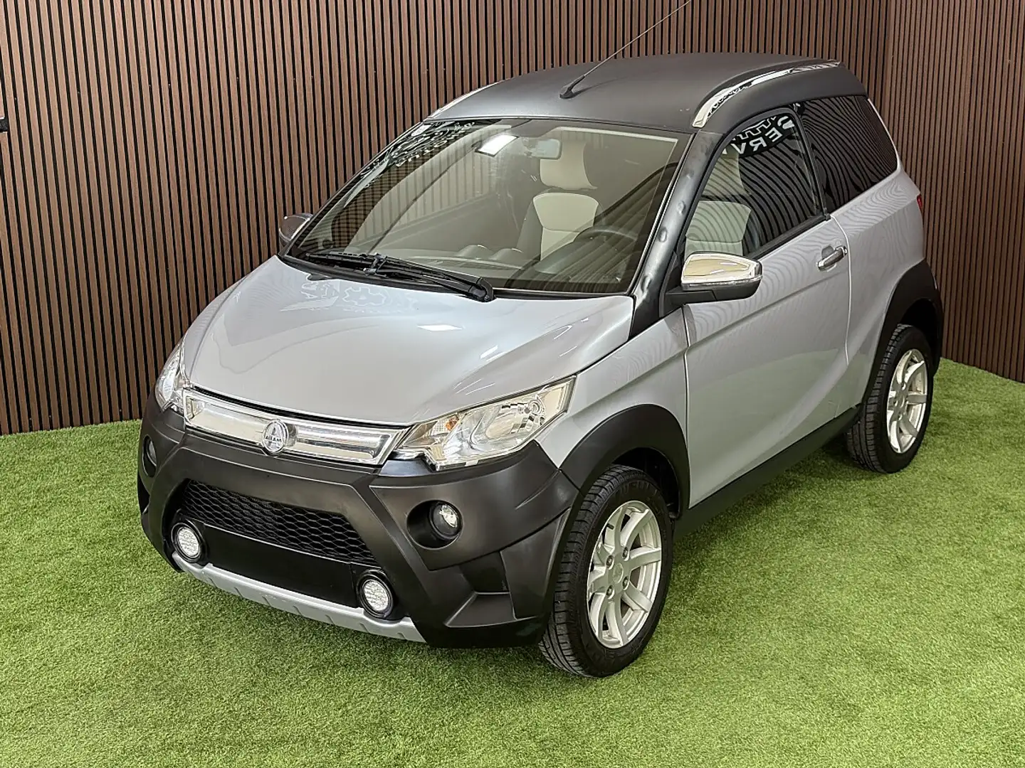 Aixam Crossover Grau - 2