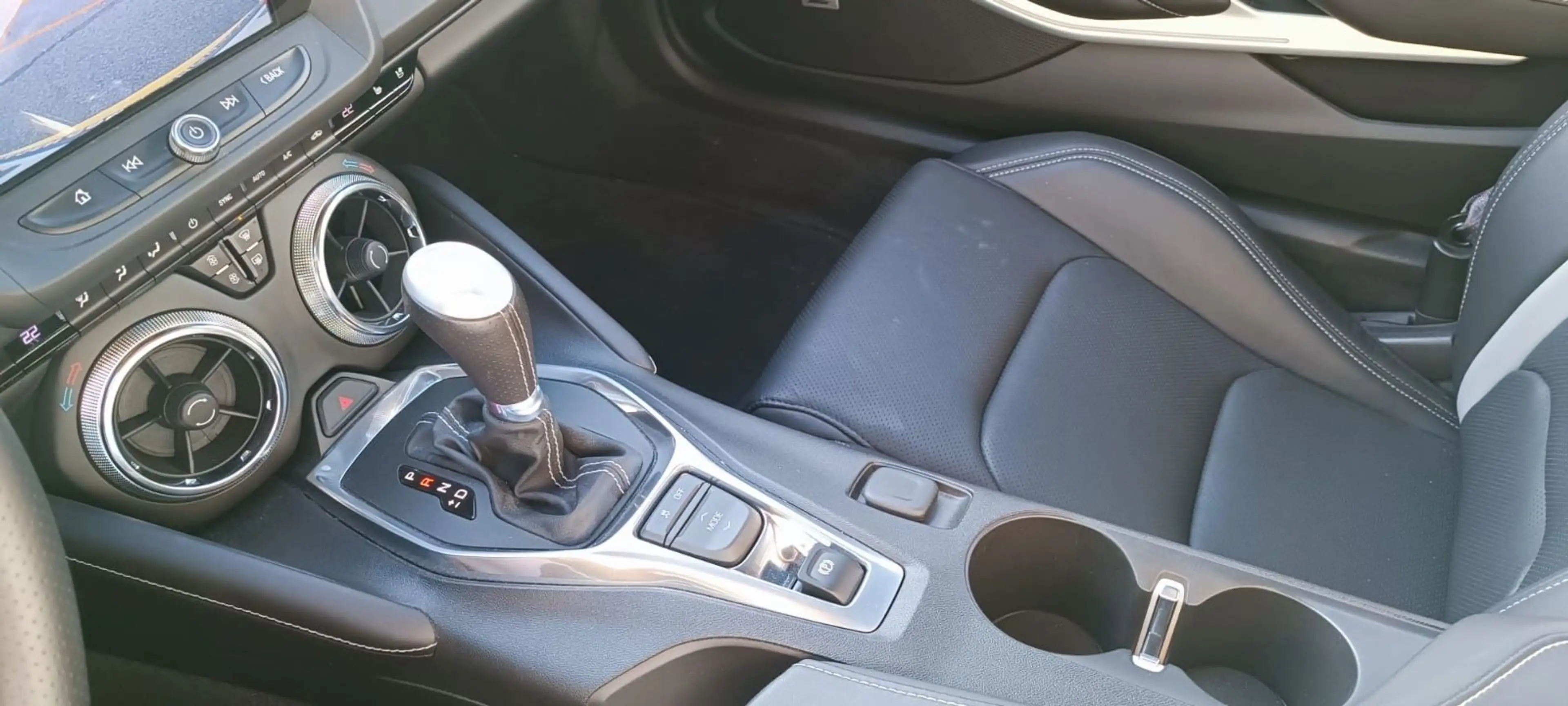 Chevrolet Camaro Coupé V8*6.2*SPORT*HUD*DAB*28000KM* — photo 12