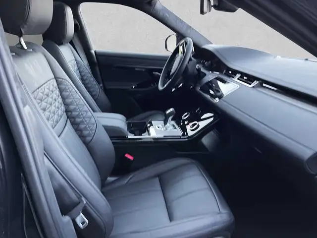 Land Rover Range Rover Evoque view 3