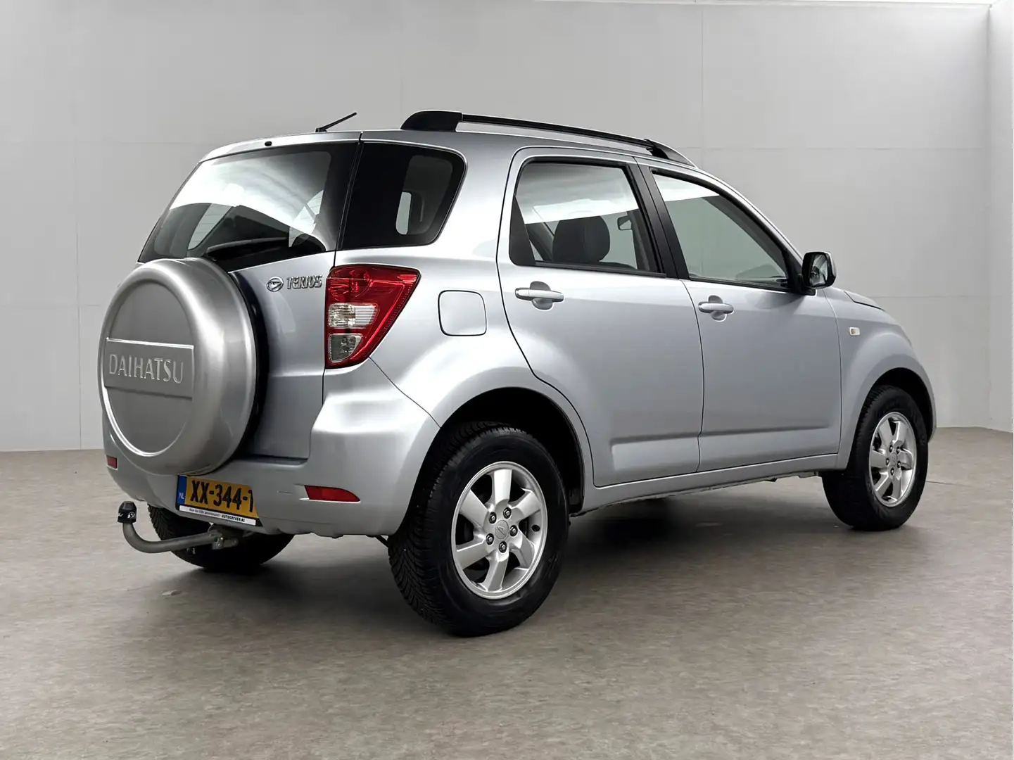 Daihatsu Terios 1.5-16v Explore 2WD Airco Bullbar Trekhaak Elektrp Ezüst - 2
