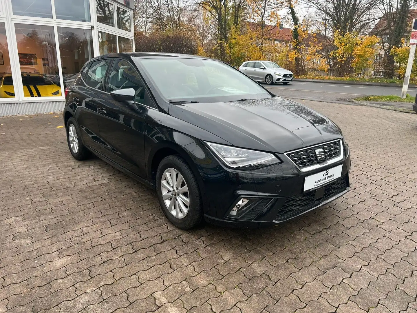 SEAT Ibiza 1.0 TSI Xcellence/Navi/R-Kamera/Teil-Leder Zwart - 2