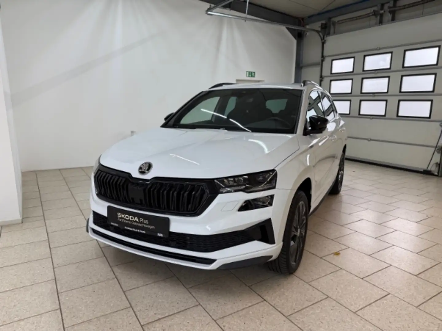 Skoda Karoq 1.5 TSI DSG Sportline ACC Matrix Navi Kamera Weiß - 2