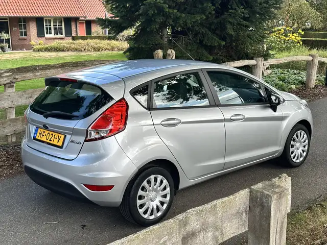 Ford Fiesta view 9