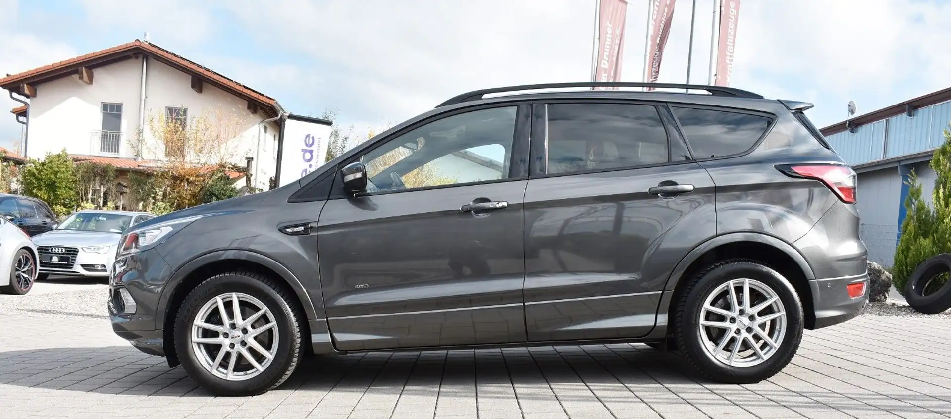 Ford Kuga 1.5 EcoBoost ST-Line Gris - 1