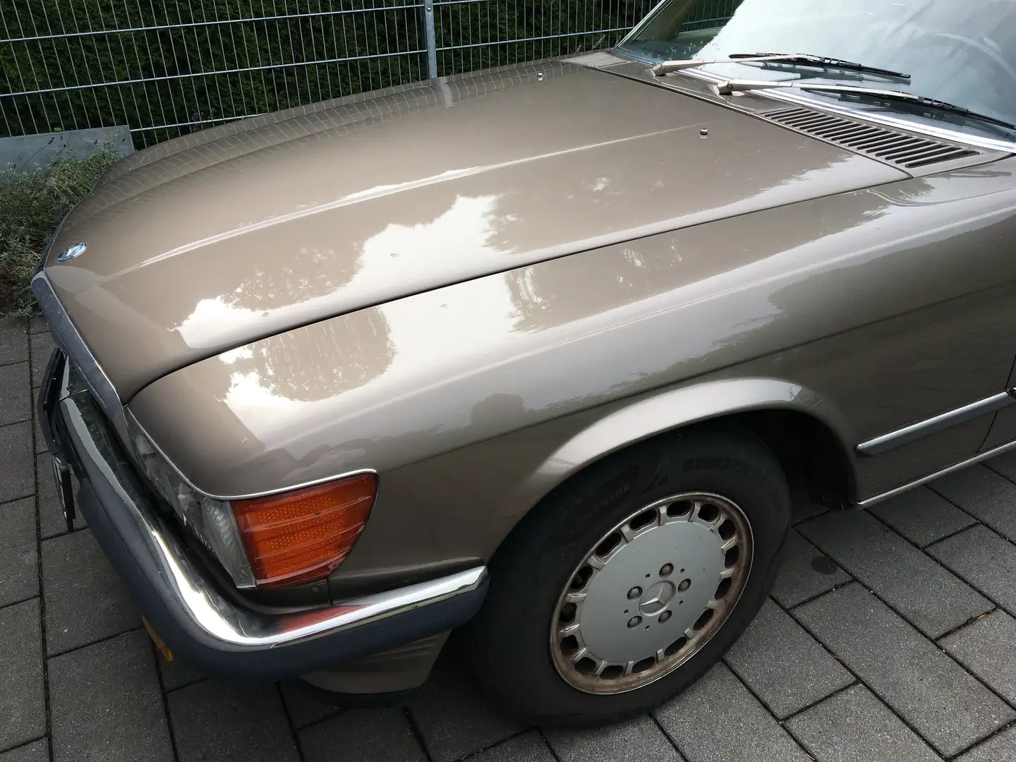 Mercedes-Benz SL 560 Bronzová - 2