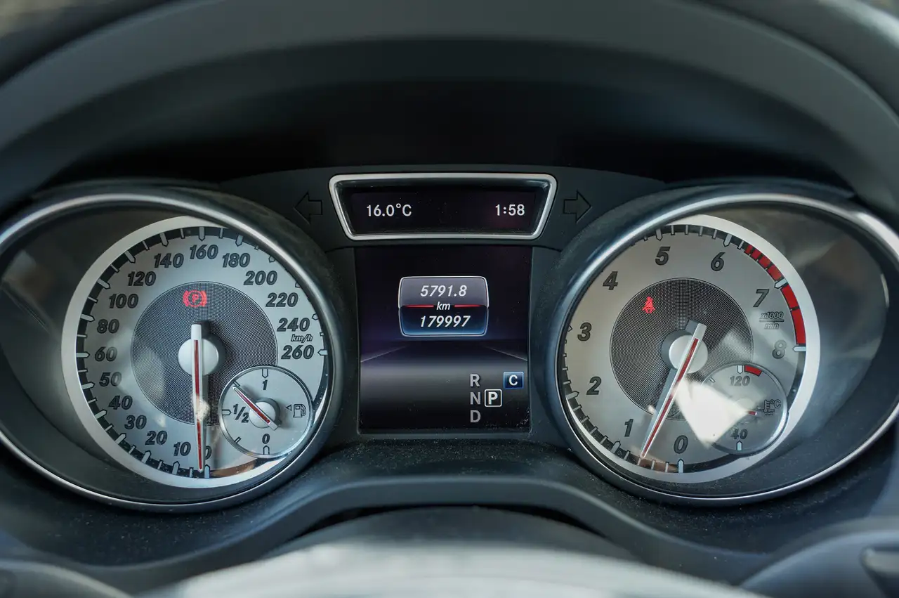 Mercedes-Benz GLA снимка Mercedes-Benz GLA