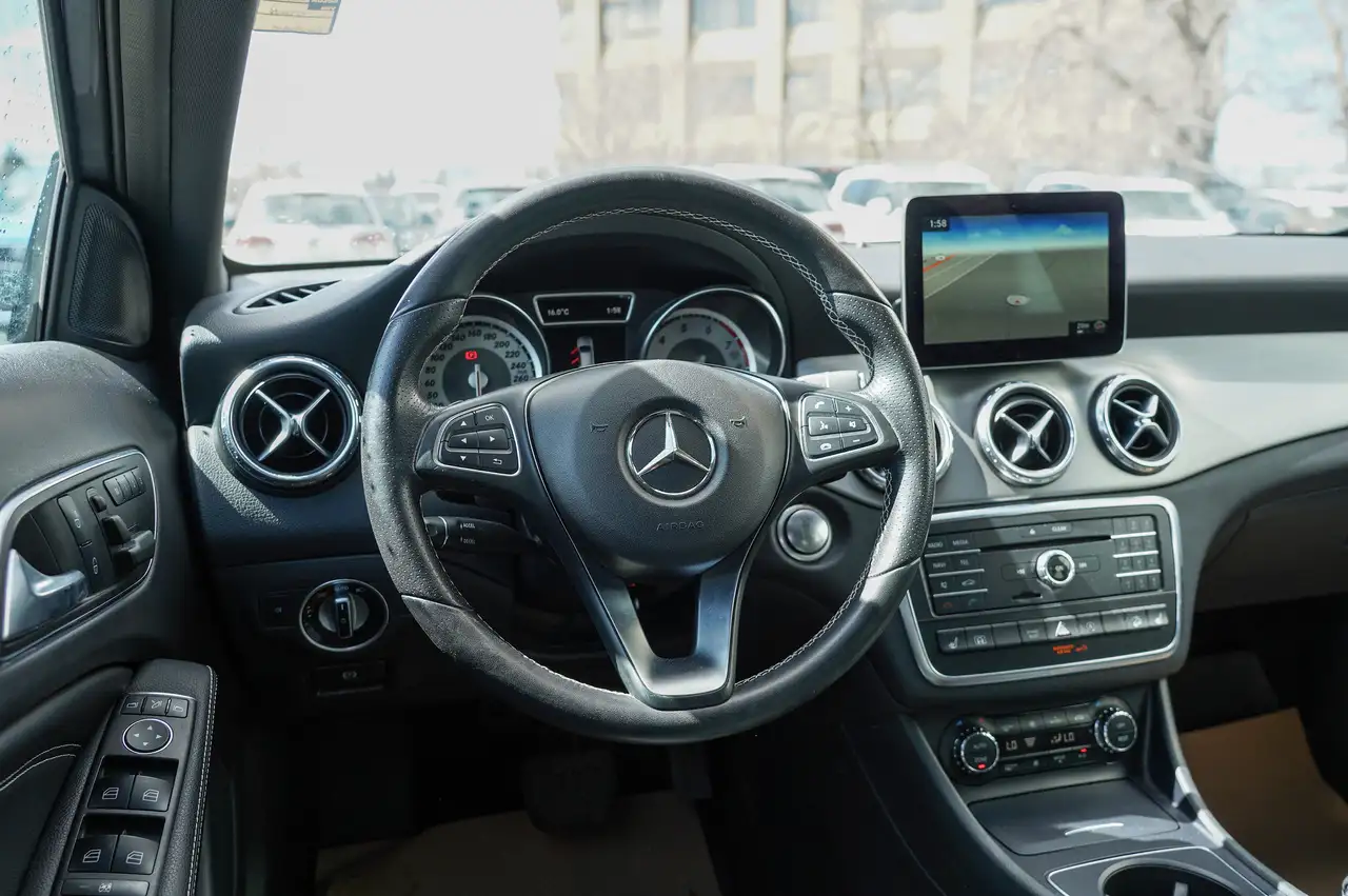 Mercedes-Benz GLA снимка Mercedes-Benz GLA