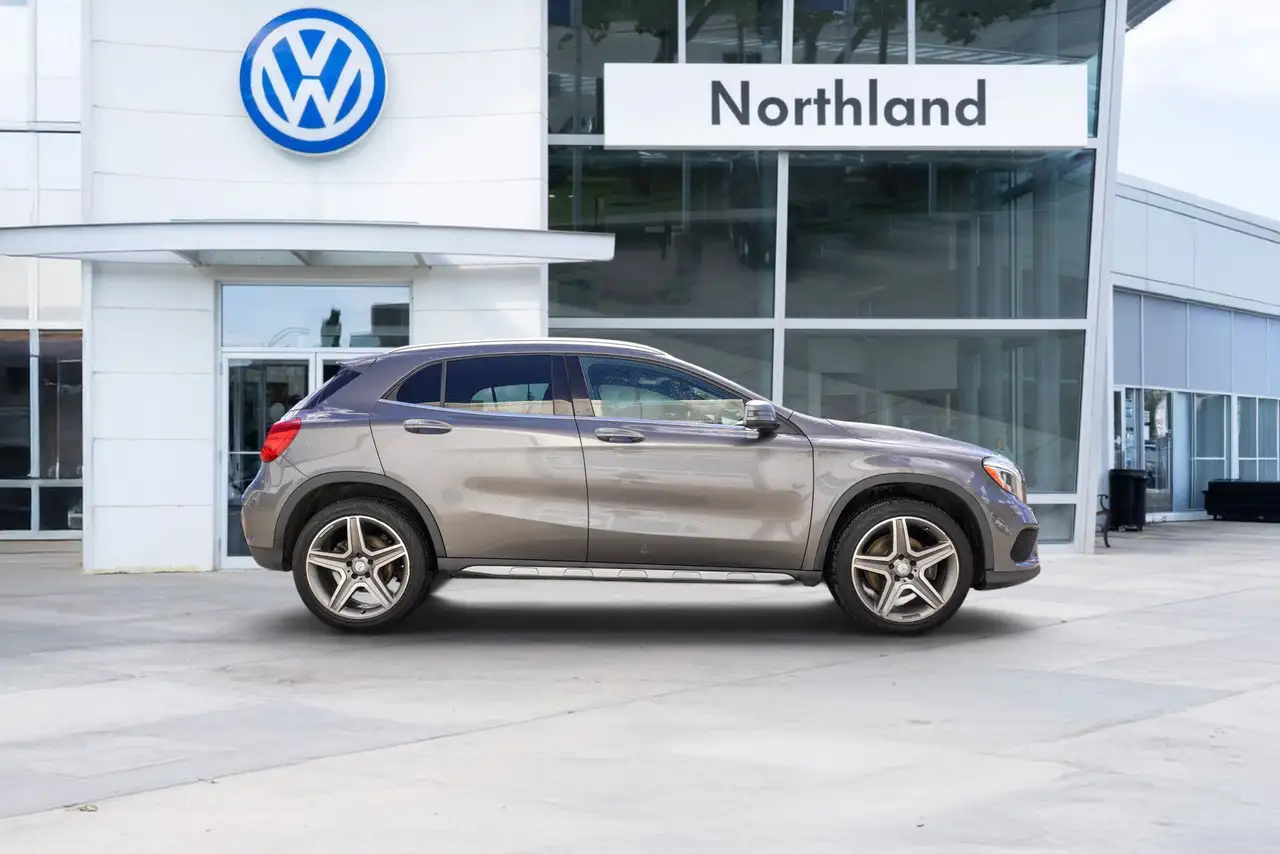 Mercedes-Benz GLA снимка Mercedes-Benz GLA