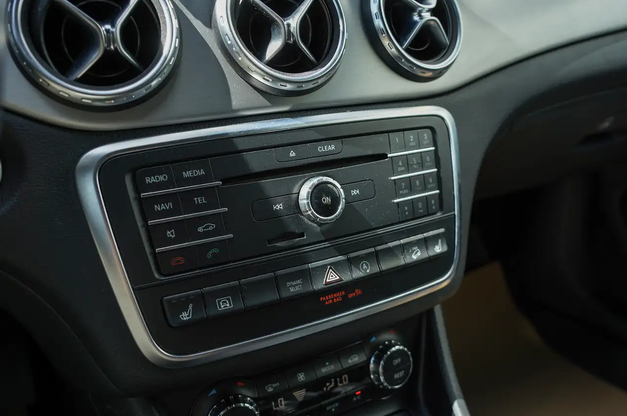 Mercedes-Benz GLA снимка Mercedes-Benz GLA