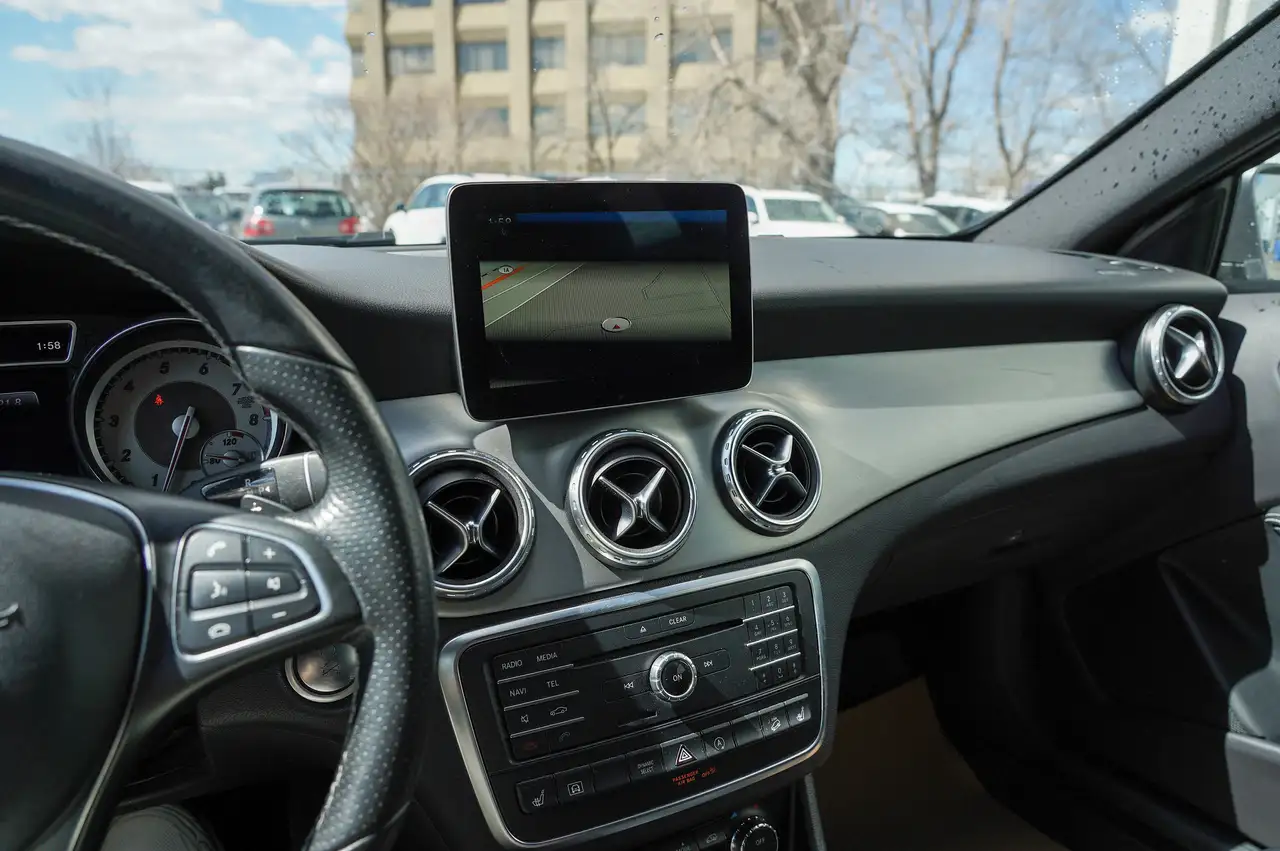 Mercedes-Benz GLA снимка Mercedes-Benz GLA
