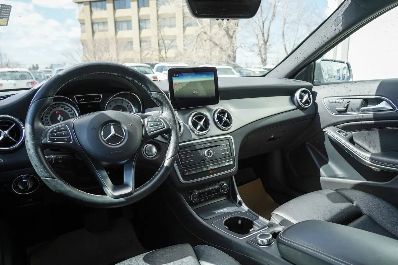 Mercedes-Benz GLA снимка Mercedes-Benz GLA