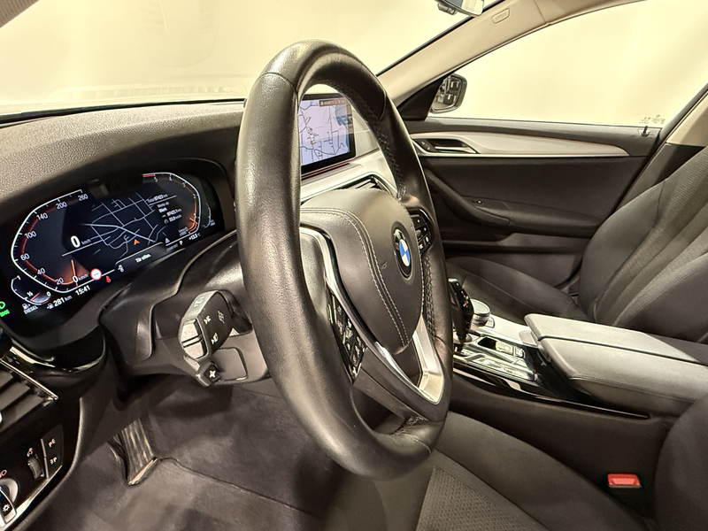 BMW 530 d Touring ACC RFK HUD HiFi ALED DAB — photo 14