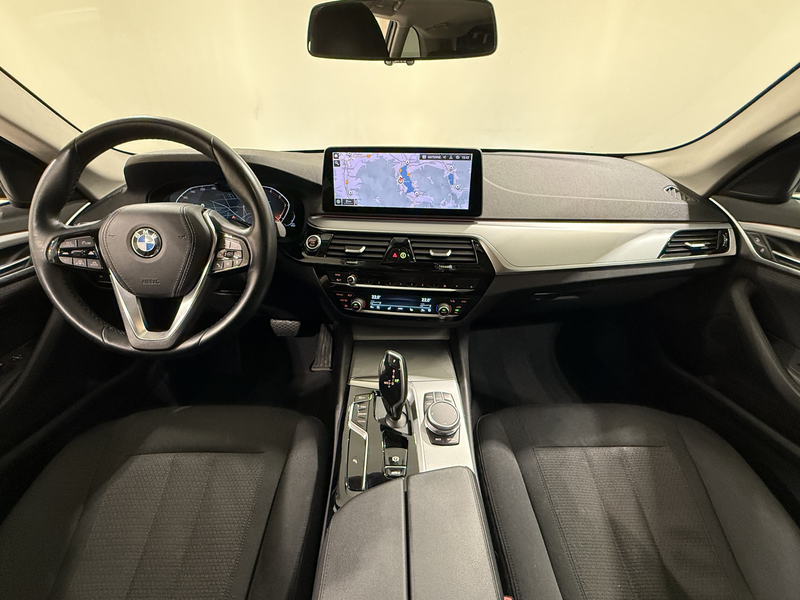 BMW 530 d Touring ACC RFK HUD HiFi ALED DAB — photo 11