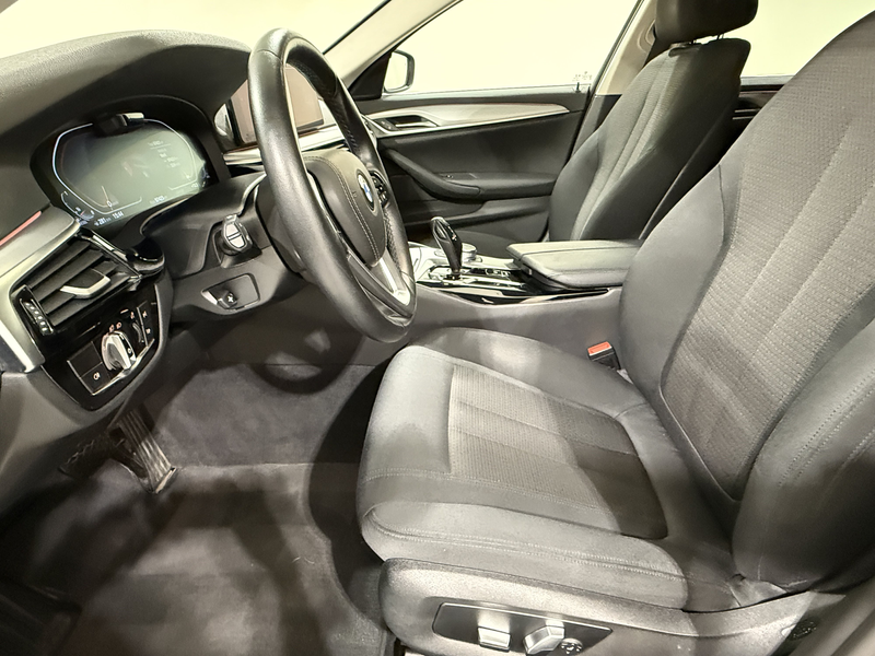 BMW 530 d Touring ACC RFK HUD HiFi ALED DAB — photo 9