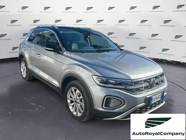 Volkswagen T-Roc view 4