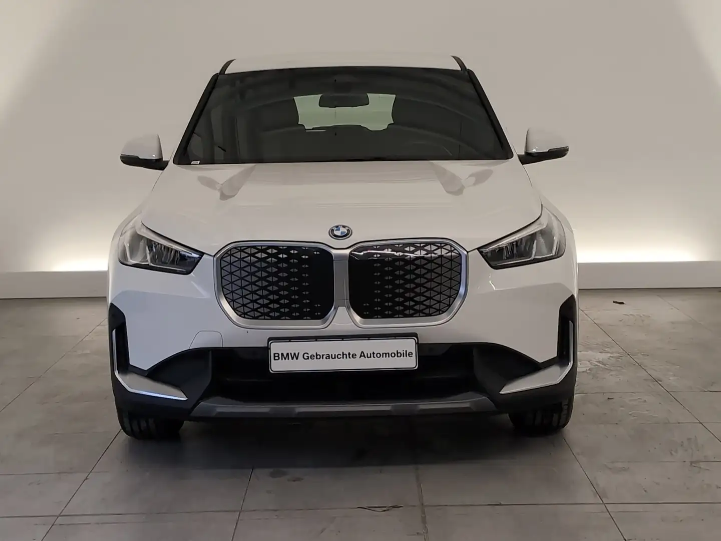 BMW iX1 xDrive30 Navi/LED/RFK/Apple/Standhz/PDC/DAB Navi/L Weiß - 2