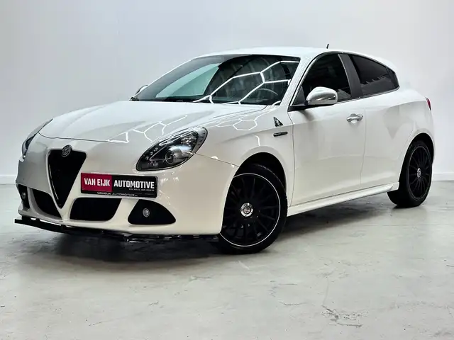 Alfa Romeo Giulietta Turbo Leer/Alcantara / Stoelverw / Dubbele uitlaat